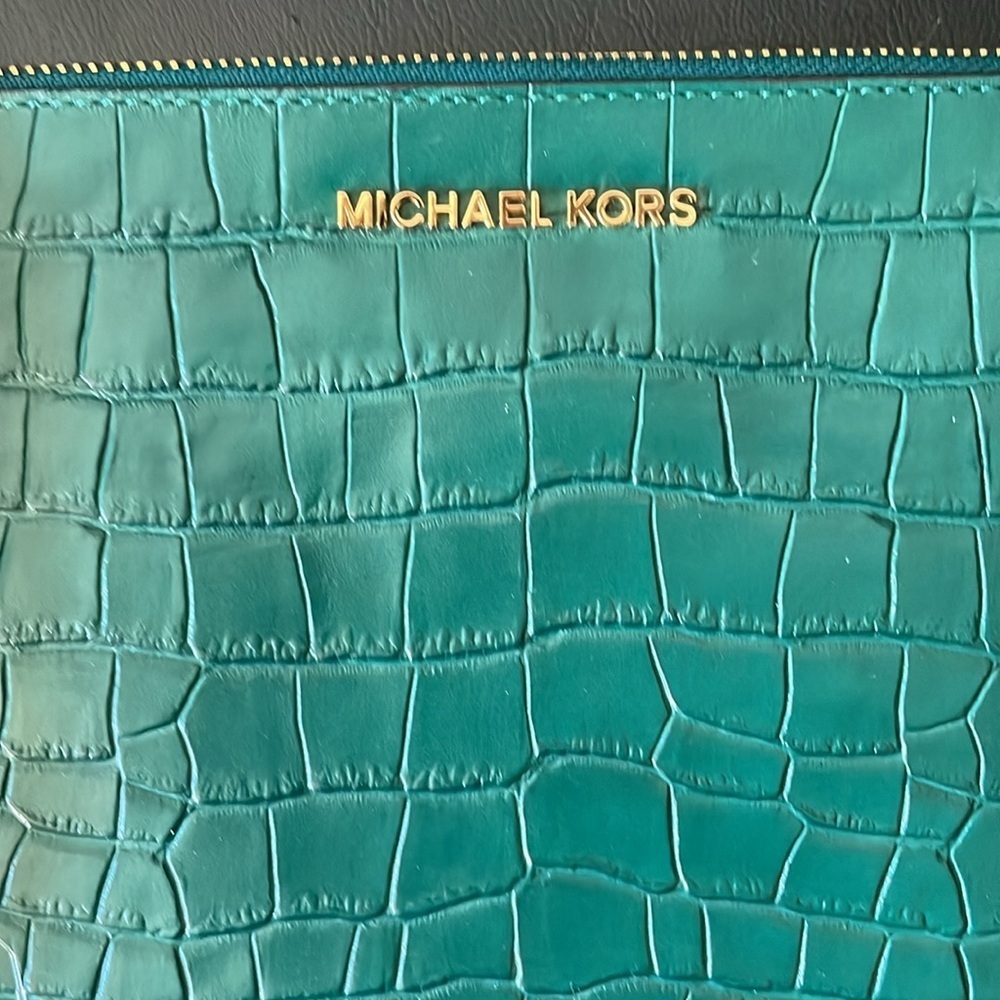 Michael Kors Jet Set Travel Croc Embossed Leather XL Zip Clutch LikeNew Emerald - Picture 2 of 6